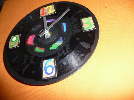 Prvý pokus - hodiny pre deti do izby, z malej platne s nadpisom This is your time 5,-